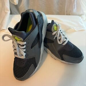 Nike men’s Air Hurarache Crater